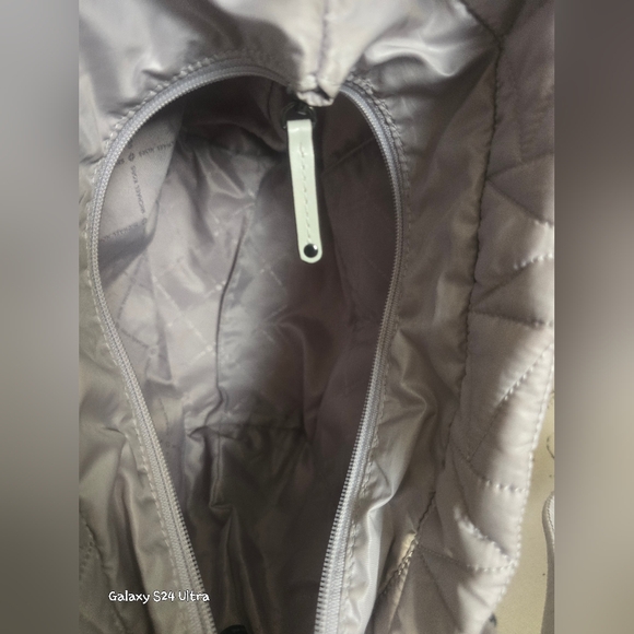 Michael Kors Winnie Quilted Nylon Lt Gray Tote EUC - Picture 2 of 10